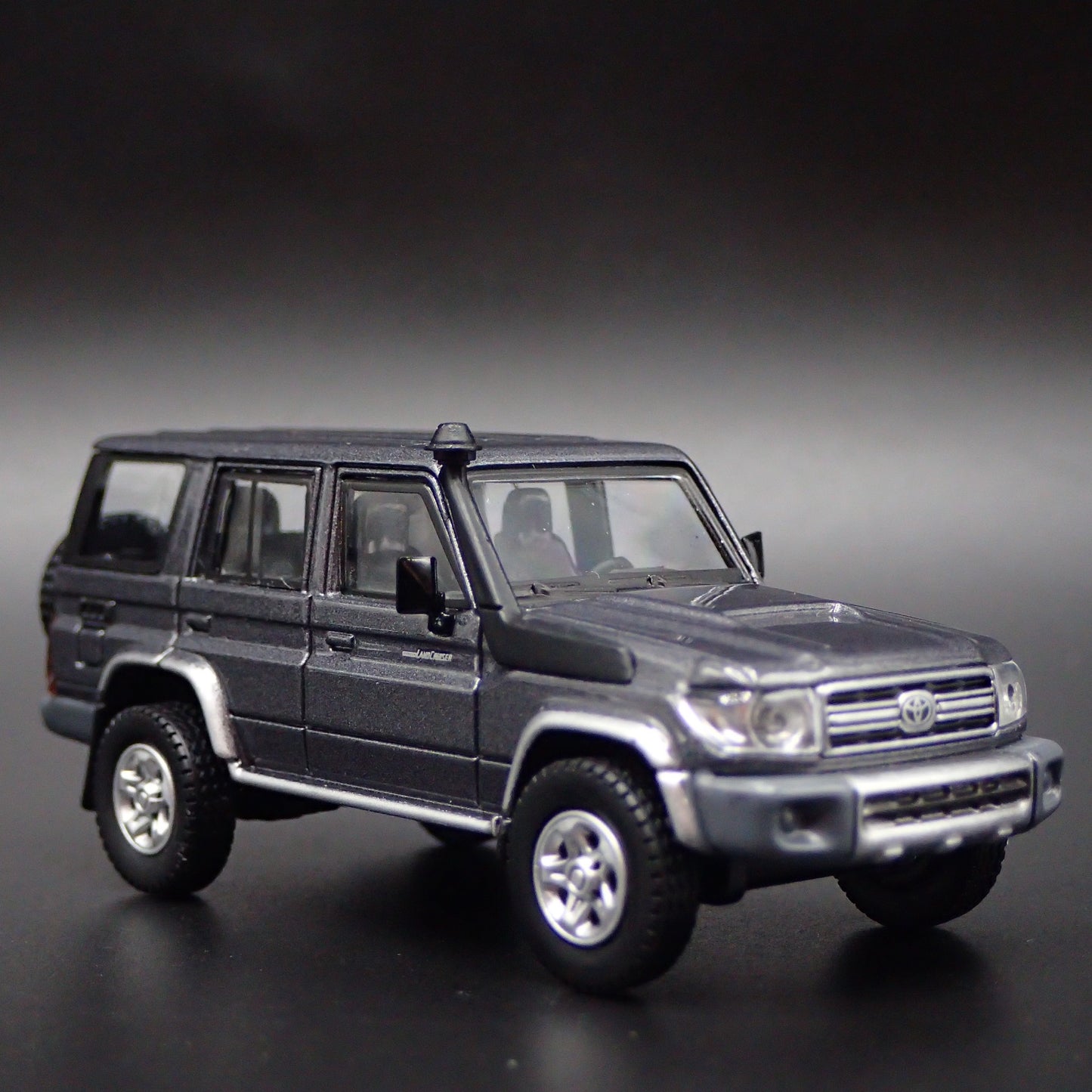 TOYOTA LAND CRUISER 70 SERIES 1/64 SCALE COLLECTIBLE DIORAMA DIECAST MODEL CAR