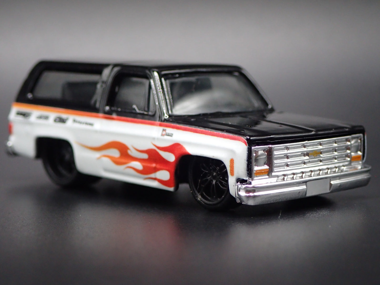 1979 79 CHEVY CHEVROLET K5 BLAZER SQUAREBODY WHITE 1:64 SCALE DIECAST MODEL CAR