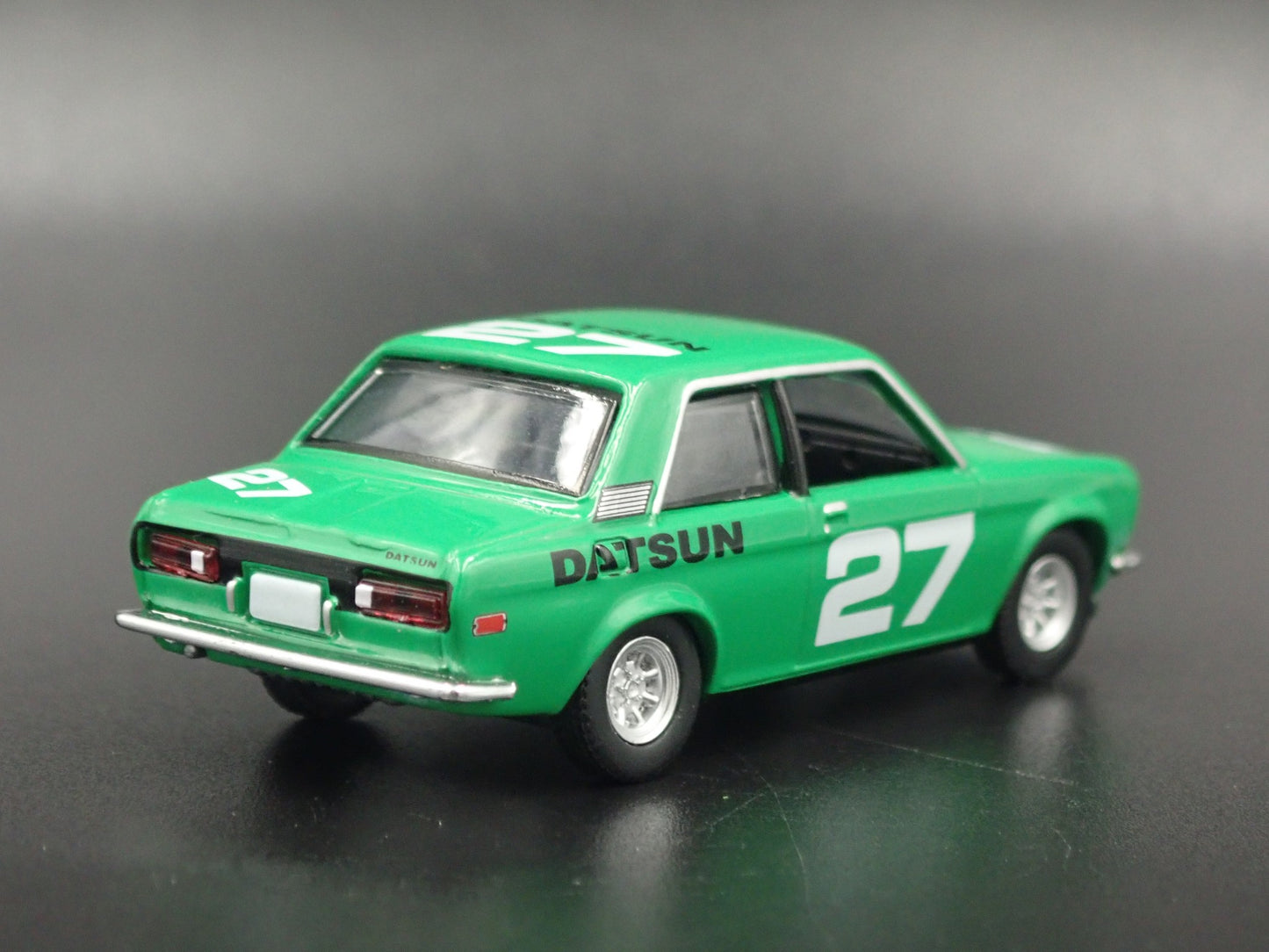 1967-1973 DATSUN 510 BLUEBIRD 2 TWO DOOR 1:64 SCALE DIORAMA DIECAST MODEL CAR