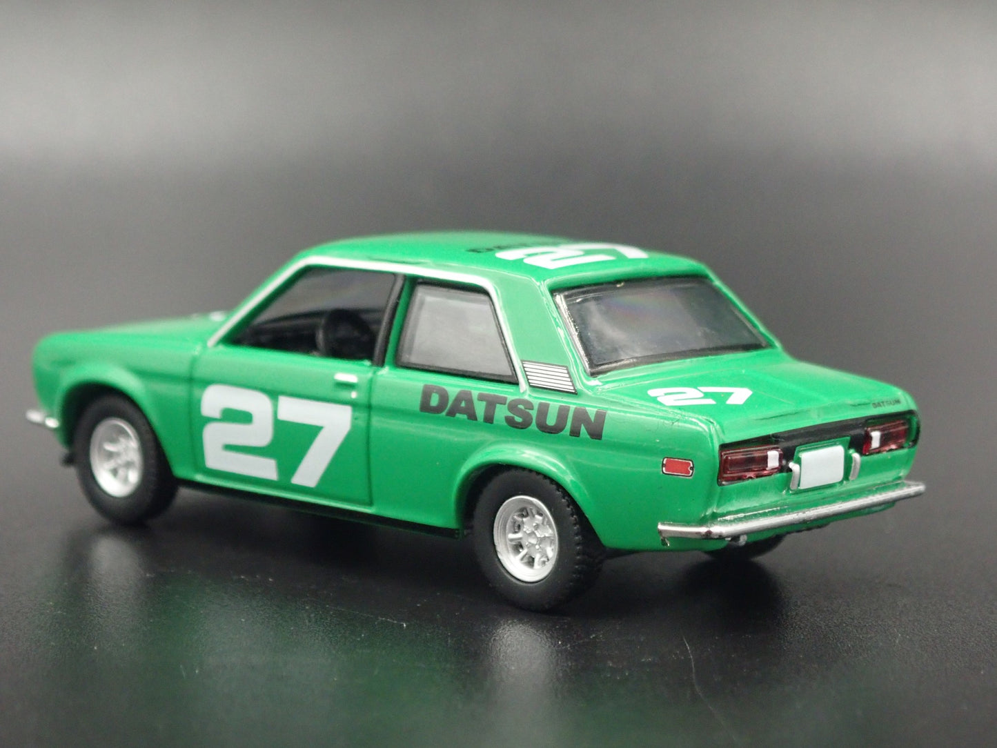 1967-1973 DATSUN 510 BLUEBIRD 2 TWO DOOR 1:64 SCALE DIORAMA DIECAST MODEL CAR