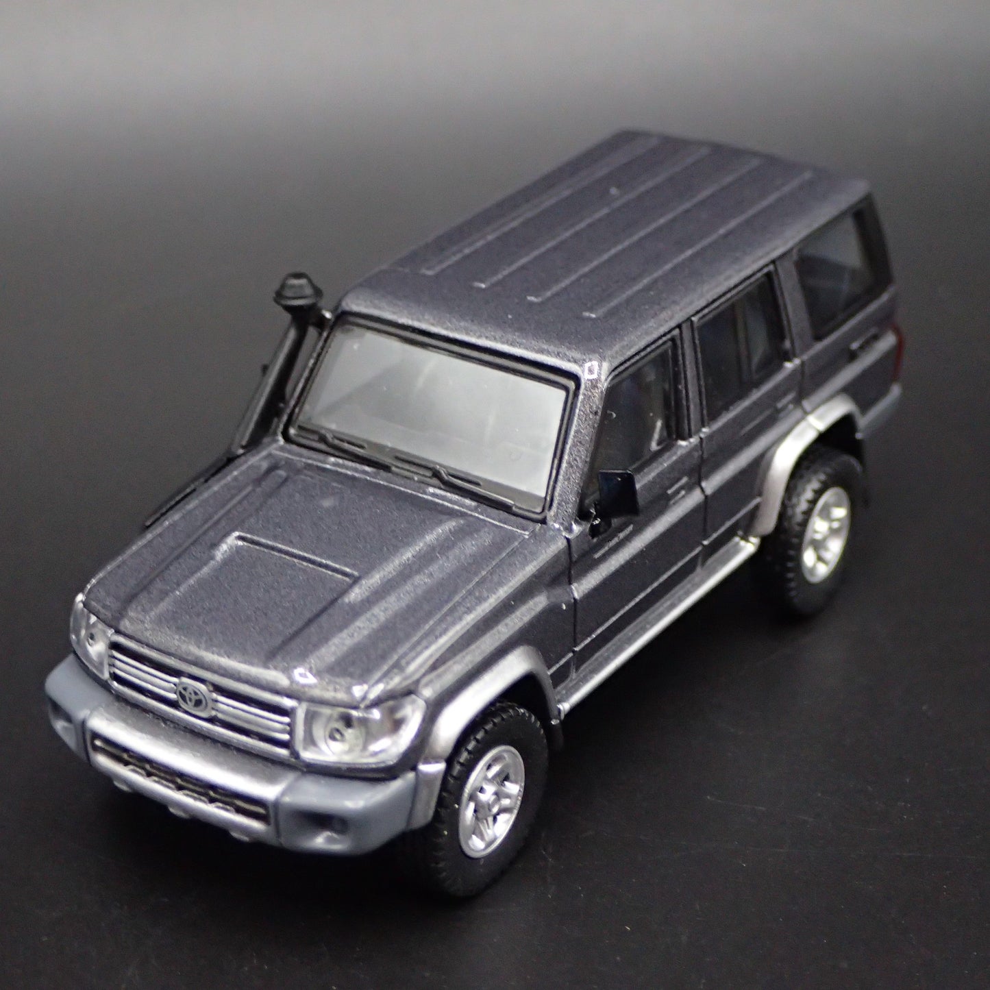 TOYOTA LAND CRUISER 70 SERIES 1/64 SCALE COLLECTIBLE DIORAMA DIECAST MODEL CAR