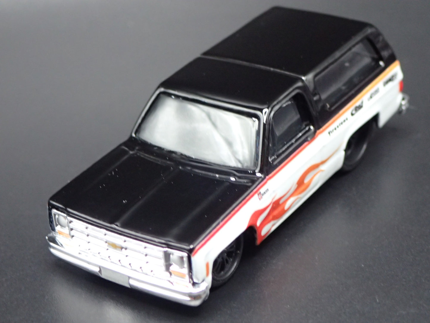 1979 79 CHEVY CHEVROLET K5 BLAZER SQUAREBODY WHITE 1:64 SCALE DIECAST MODEL CAR