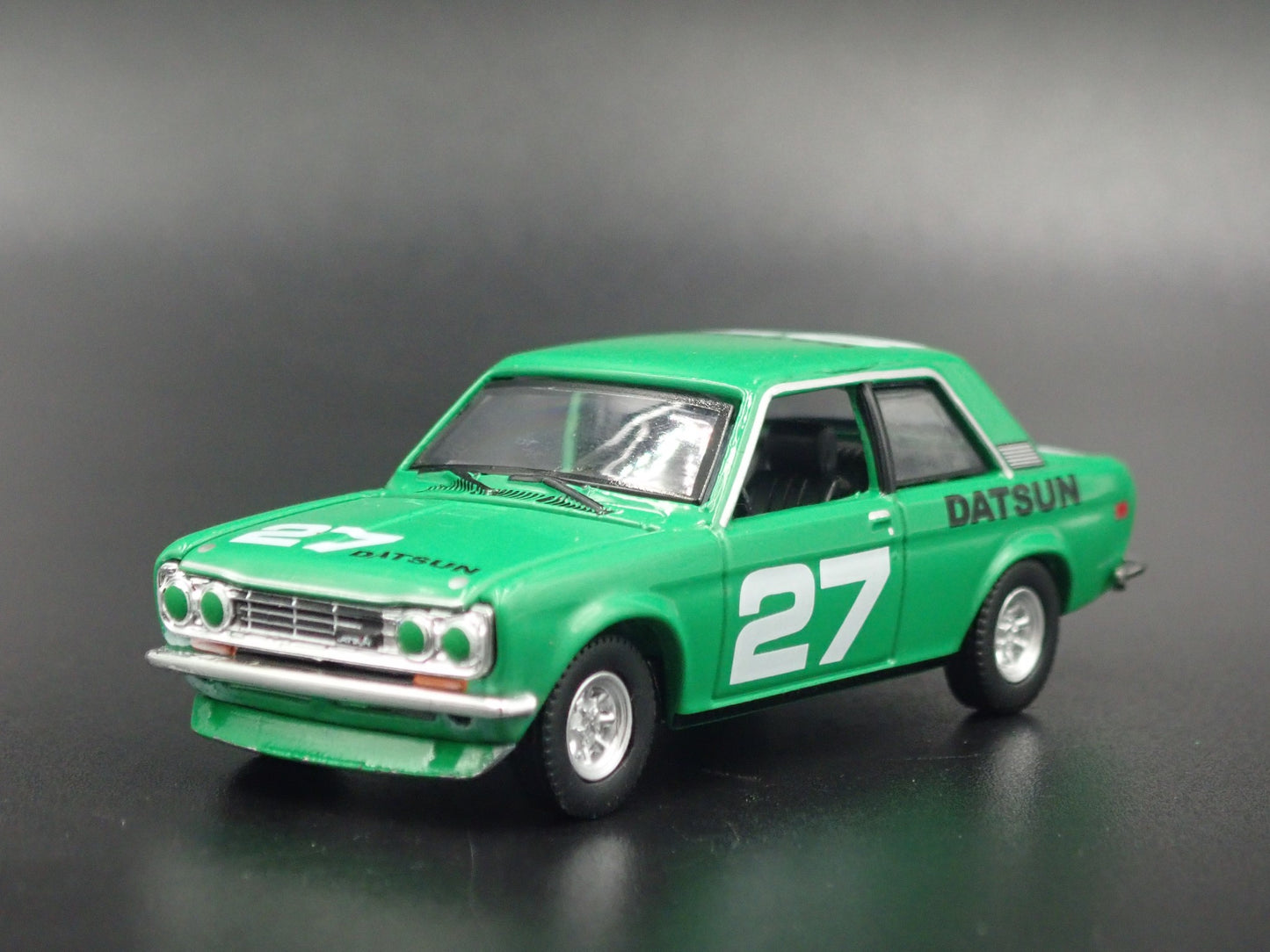 1967-1973 DATSUN 510 BLUEBIRD 2 TWO DOOR 1:64 SCALE DIORAMA DIECAST MODEL CAR