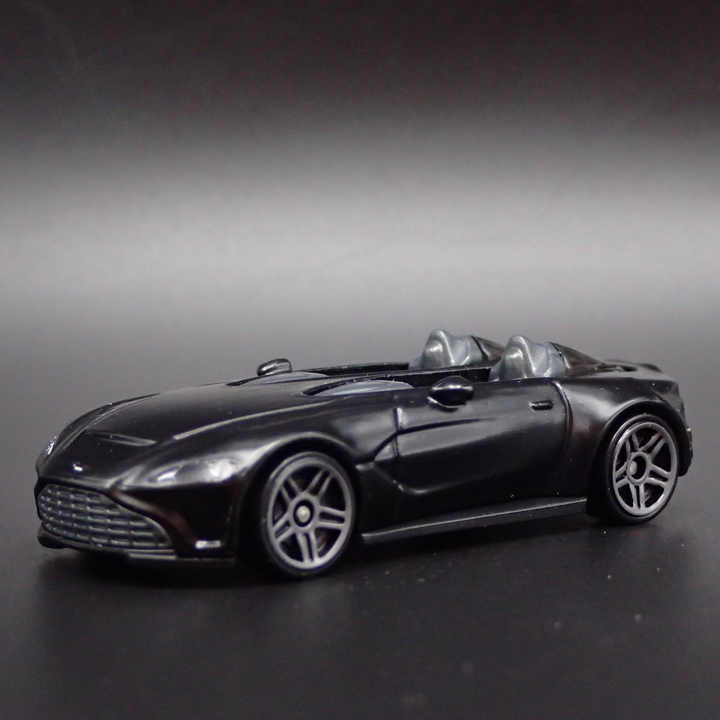 ASTON MARTIN V12 SPEEDSTER RARE 1/64 SCALE COLLECTIBLE DIORAMA DIECAST MODEL CAR