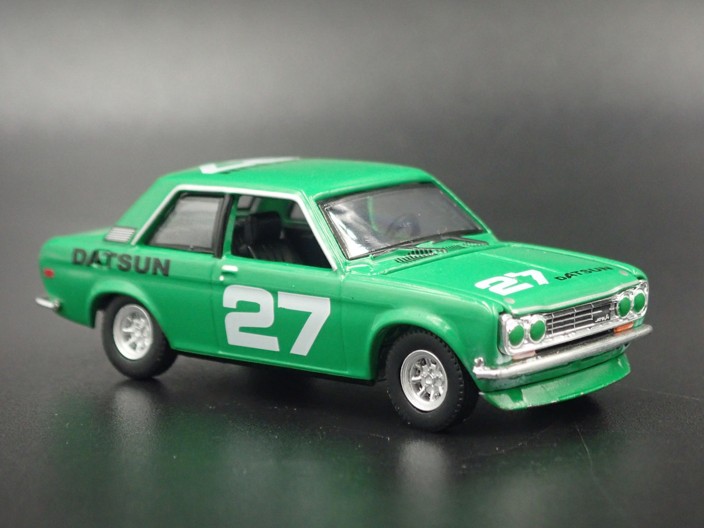 1967-1973 DATSUN 510 BLUEBIRD 2 TWO DOOR 1:64 SCALE DIORAMA DIECAST MODEL CAR