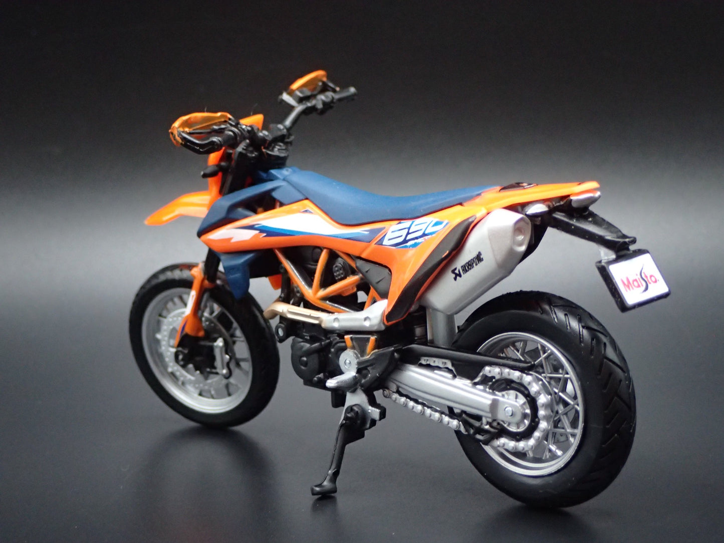 KTM 690 SMCR DIRT BIKE MOTORCYCLE ORANGE 1/18 SCALE DIORAMA DIECAST MODEL BIKE