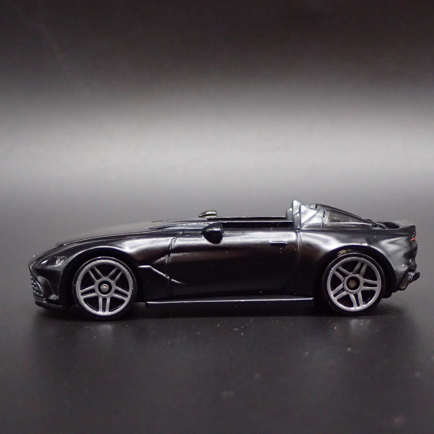 ASTON MARTIN V12 SPEEDSTER RARE 1/64 SCALE COLLECTIBLE DIORAMA DIECAST MODEL CAR