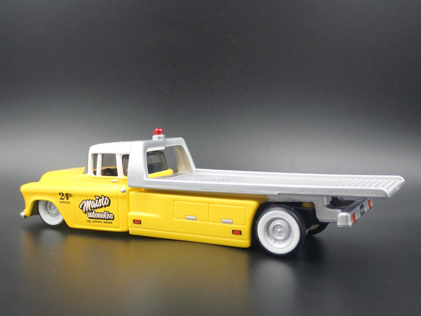 1957 CHEVY CHEVROLET FLATBED RAMP TRUCK TOW TRUCK 1:64 SCALE DIECAST MODEL CAR