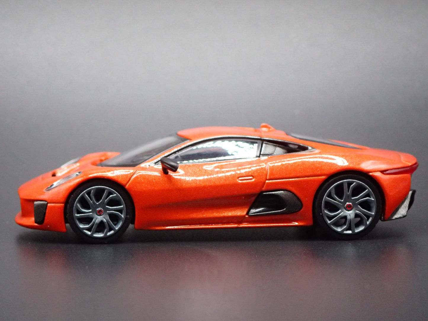 2010-2013 JAGUAR C-X75 ORANGE 1:64 SCALE COLLECTIBLE DIORAMA DIECAST MODEL CAR