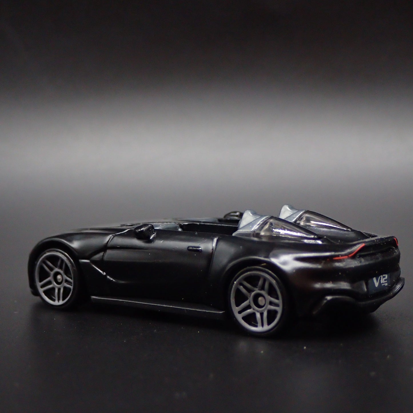 ASTON MARTIN V12 SPEEDSTER RARE 1/64 SCALE COLLECTIBLE DIORAMA DIECAST MODEL CAR