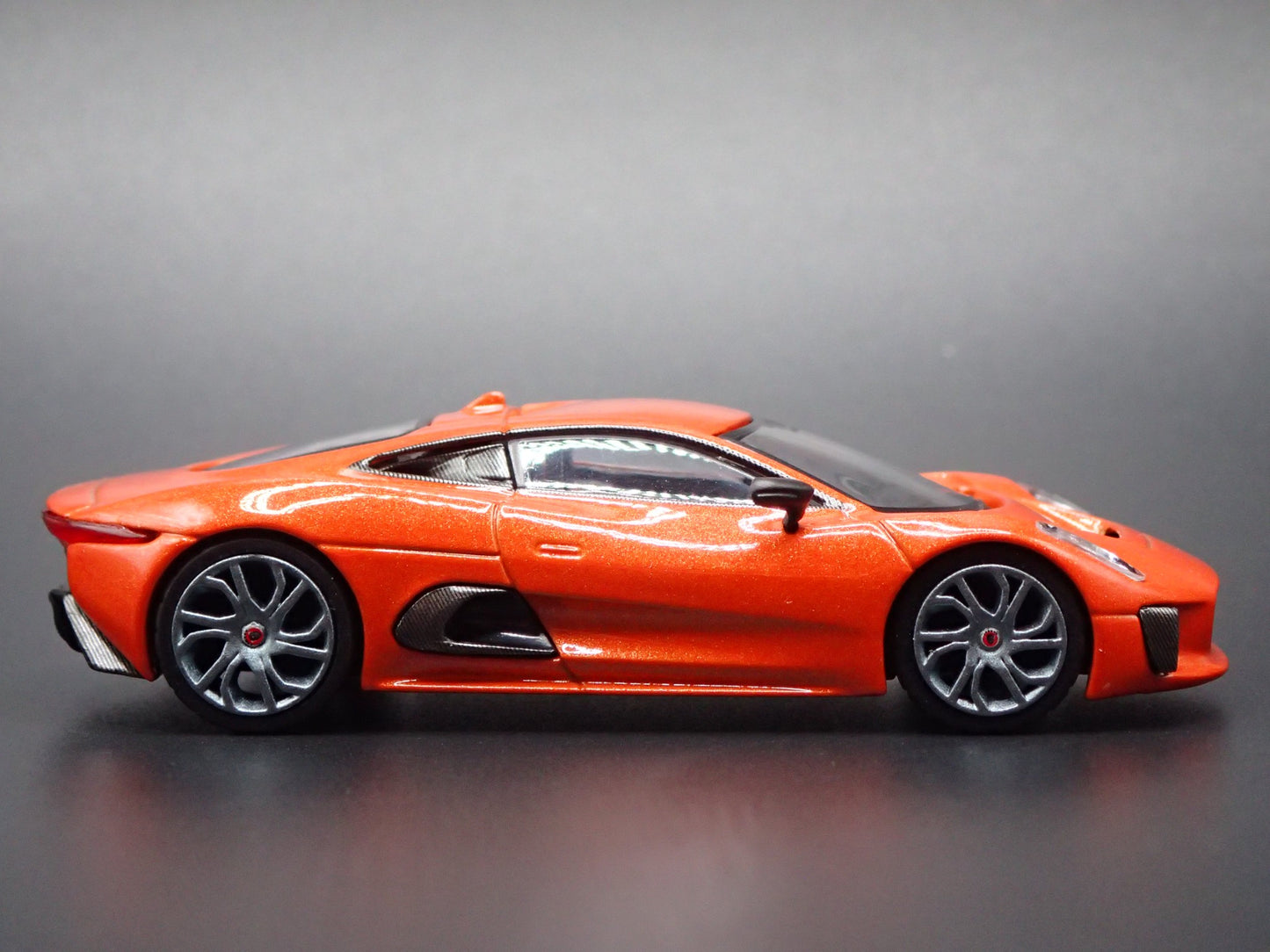 2010-2013 JAGUAR CX75 JAMES BOND 007 SPECTRE ORANGE 1:64 SCALE DIECAST MODEL CAR