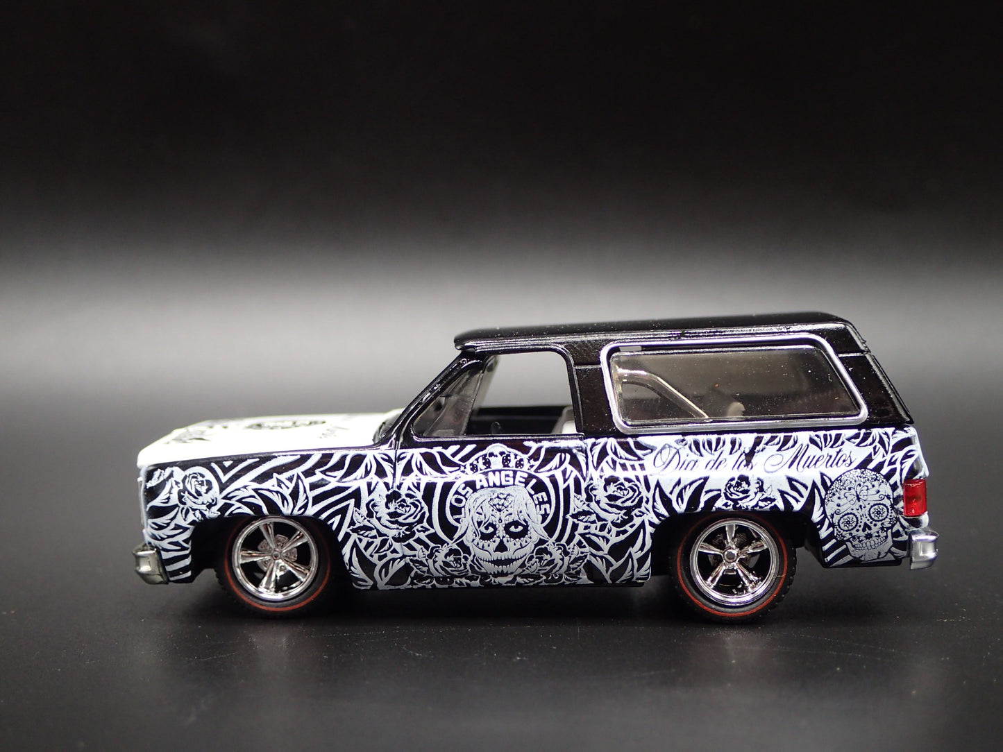 1973 73 GMC JIMMY SIERRA DIAS DE LOS MUERTOS SQUARE 1/64 SCALE DIECAST MODEL CAR