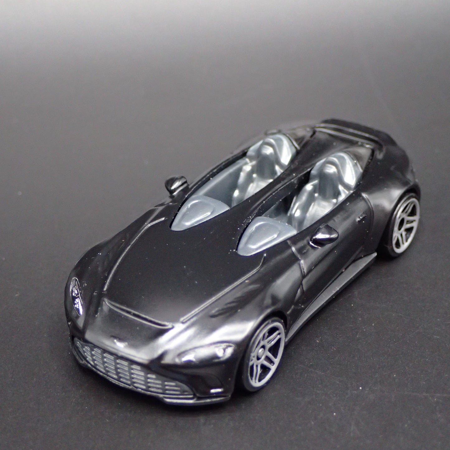 ASTON MARTIN V12 SPEEDSTER RARE 1/64 SCALE COLLECTIBLE DIORAMA DIECAST MODEL CAR