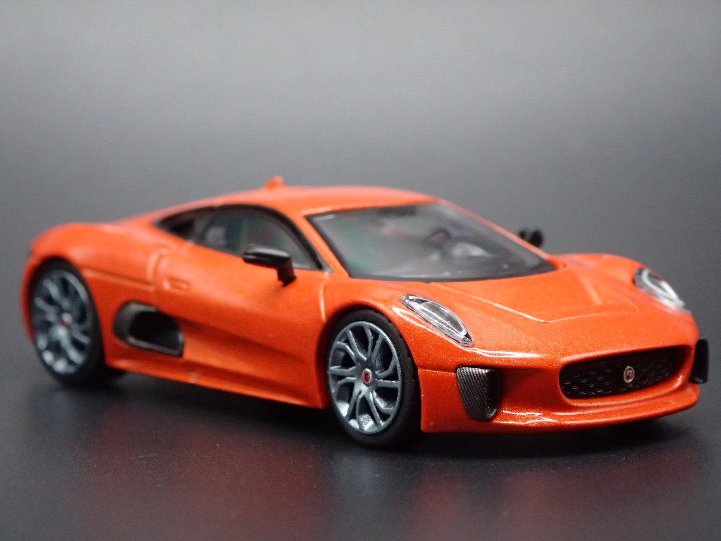 2010-2013 JAGUAR CX75 JAMES BOND 007 SPECTRE ORANGE 1:64 SCALE DIECAST MODEL CAR