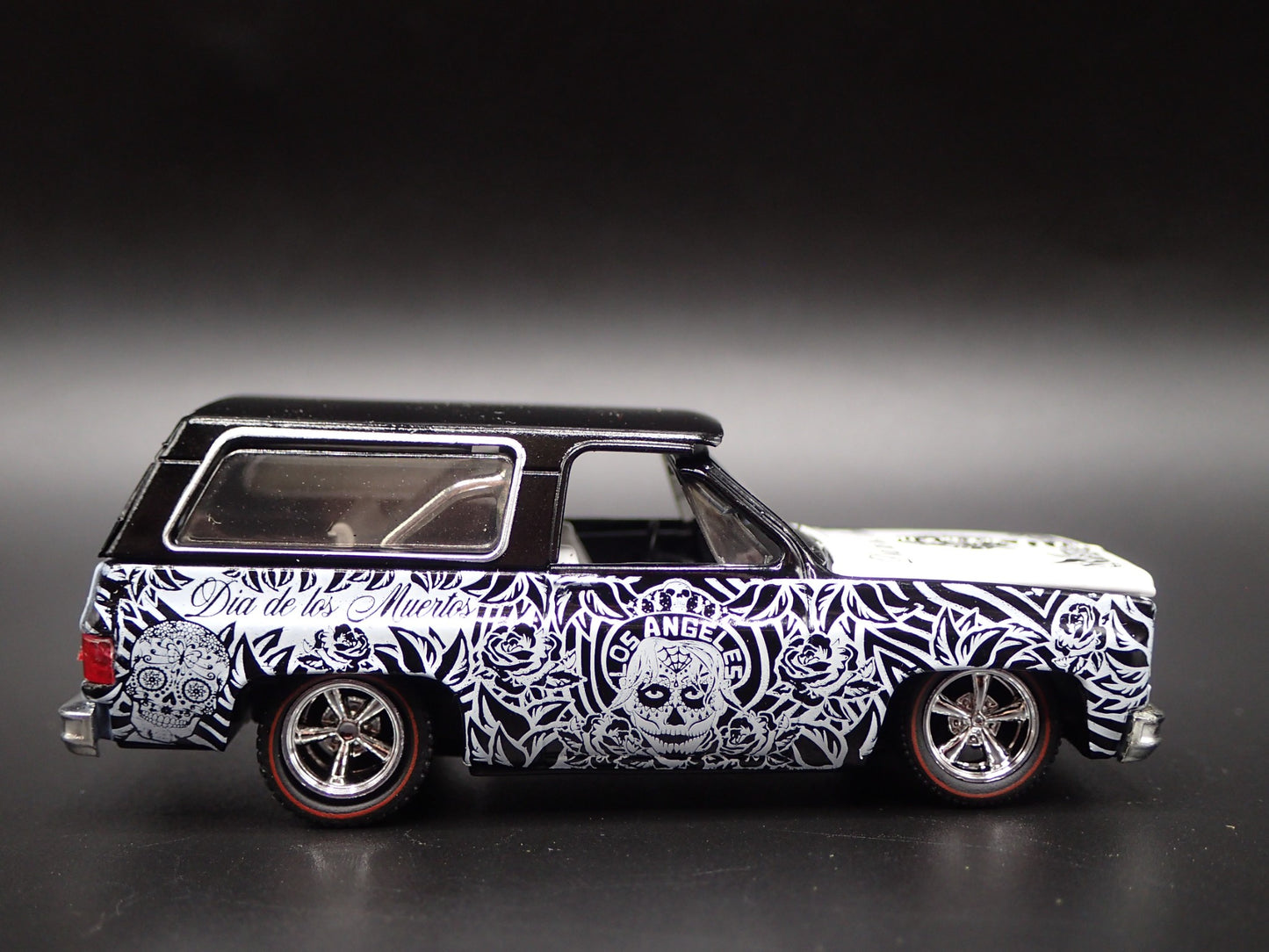 1973 73 GMC JIMMY SIERRA DIAS DE LOS MUERTOS SQUARE 1/64 SCALE DIECAST MODEL CAR