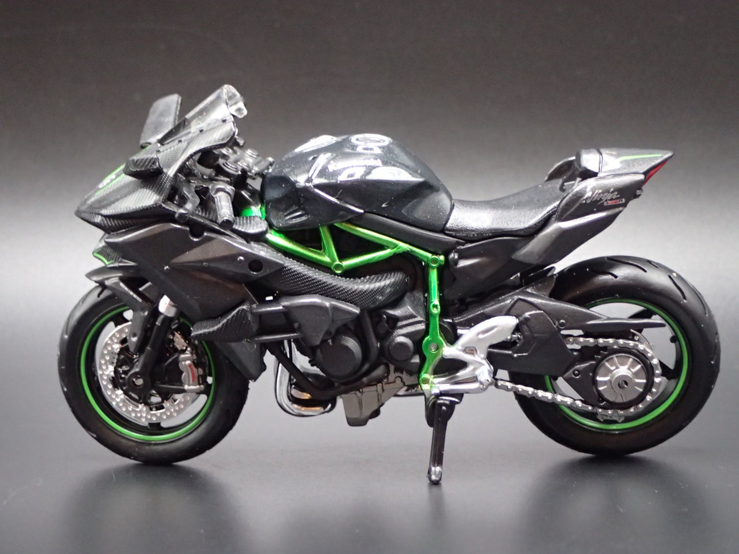 KAWASAKI NINJA H 2R BIKE MOTORCYCLE BLACK 1/18 SCALE DIORAMA DIECAST MODEL BIKE