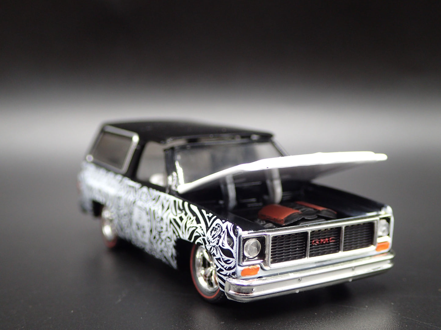 1973 73 GMC JIMMY SIERRA DIAS DE LOS MUERTOS SQUARE 1/64 SCALE DIECAST MODEL CAR