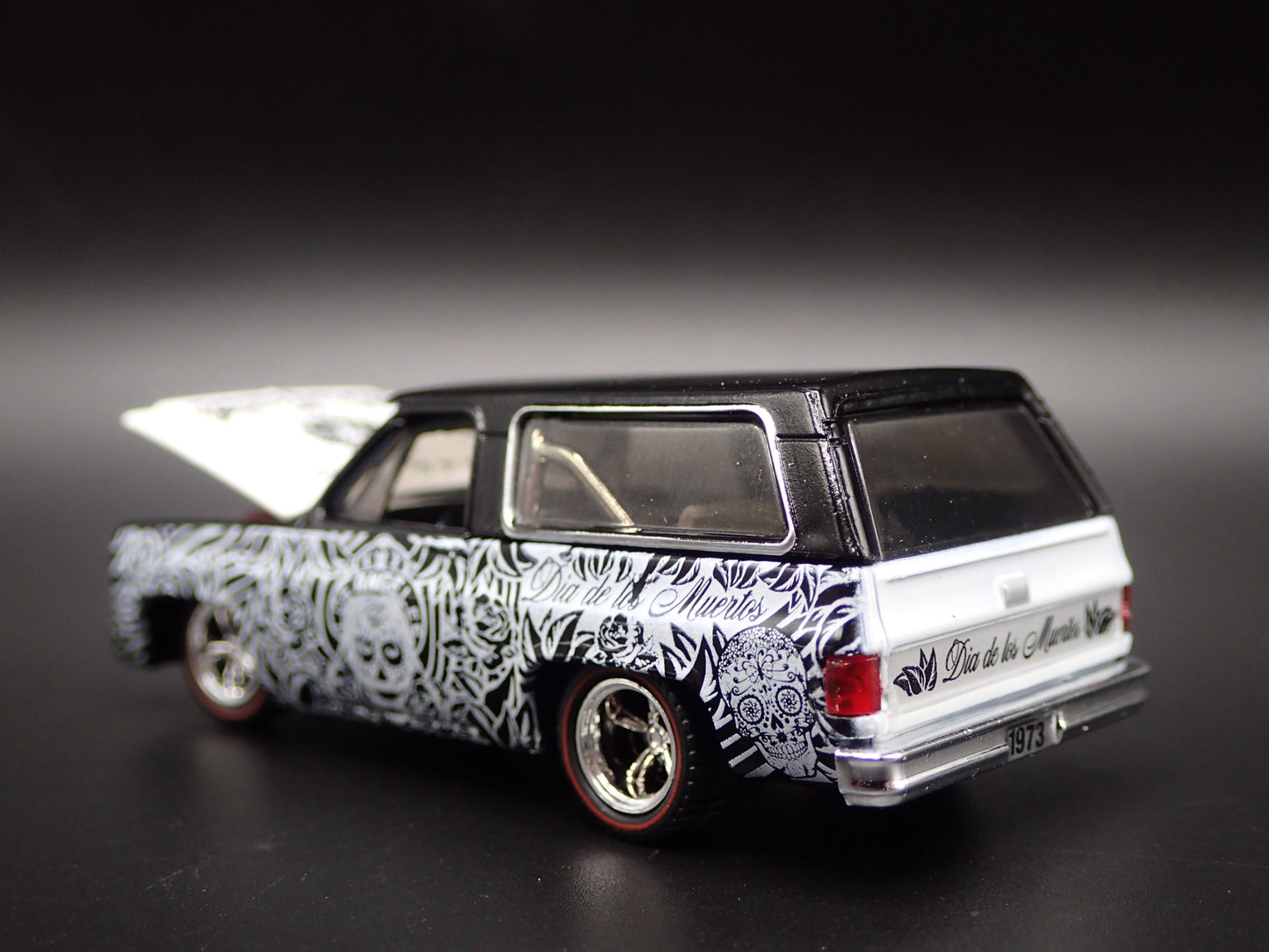 1973 73 GMC JIMMY SIERRA DIAS DE LOS MUERTOS SQUARE 1/64 SCALE DIECAST MODEL CAR