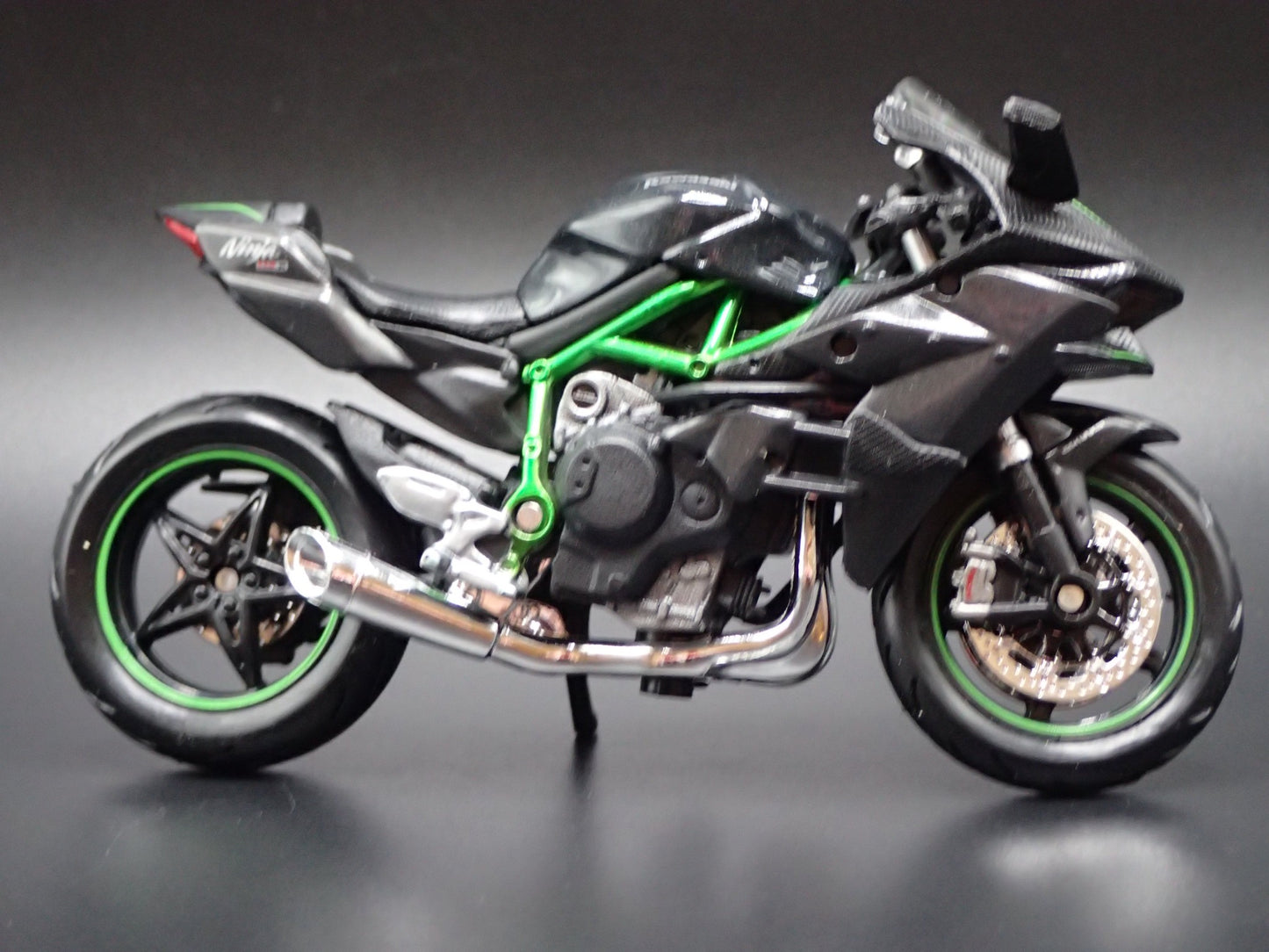 KAWASAKI NINJA H 2R BIKE MOTORCYCLE BLACK 1/18 SCALE DIORAMA DIECAST MODEL BIKE