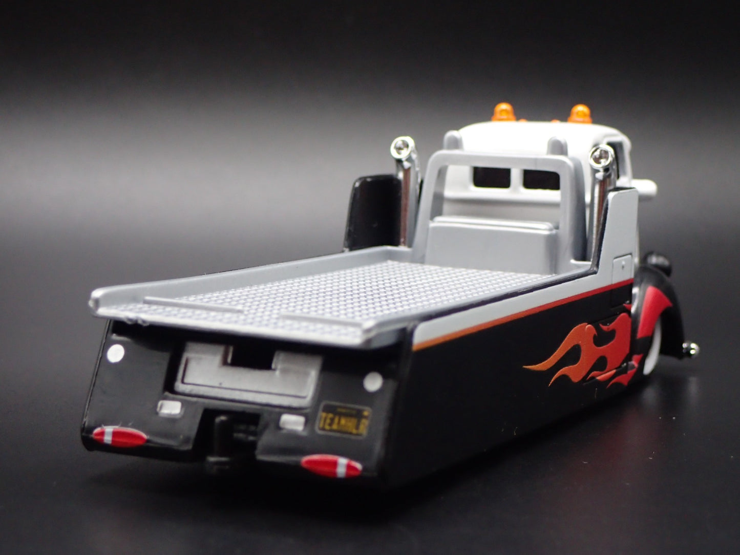 COE FLATBED CAR HAULER WHITE 1:64 SCALE COLLECTIBLE DIORAMA DIECAST MODEL CAR