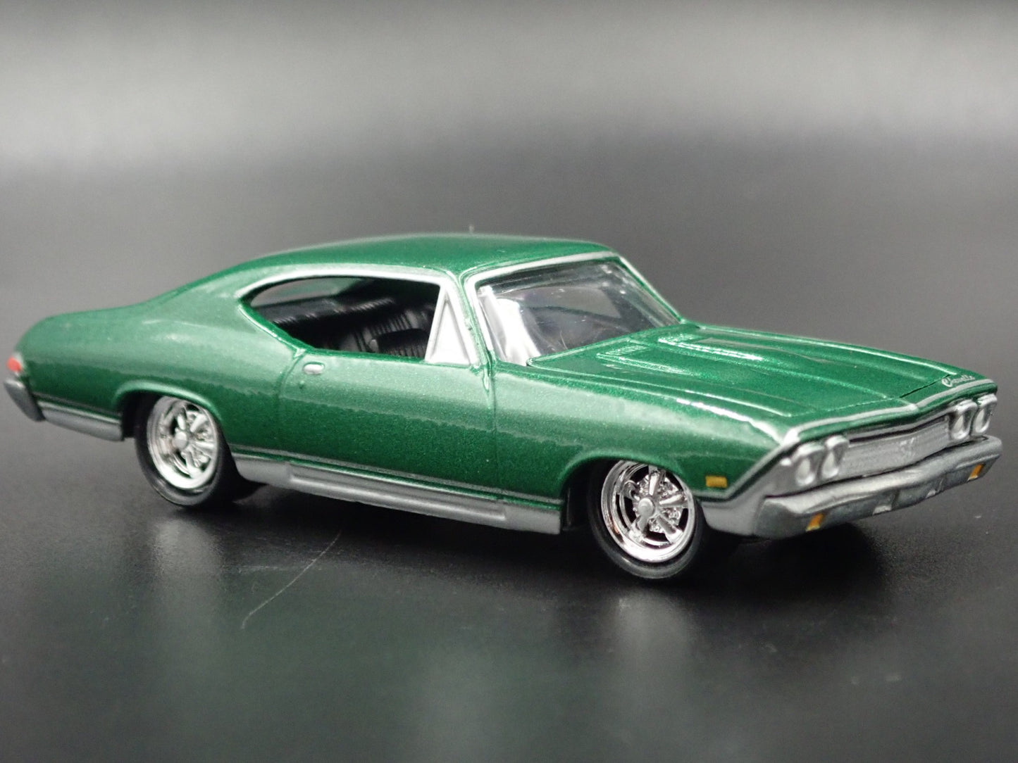 1968 68 CHEVY CHEVROLET CHEVELLE GREEN 1:64 SCALE DIORAMA DIECAST MODEL CAR