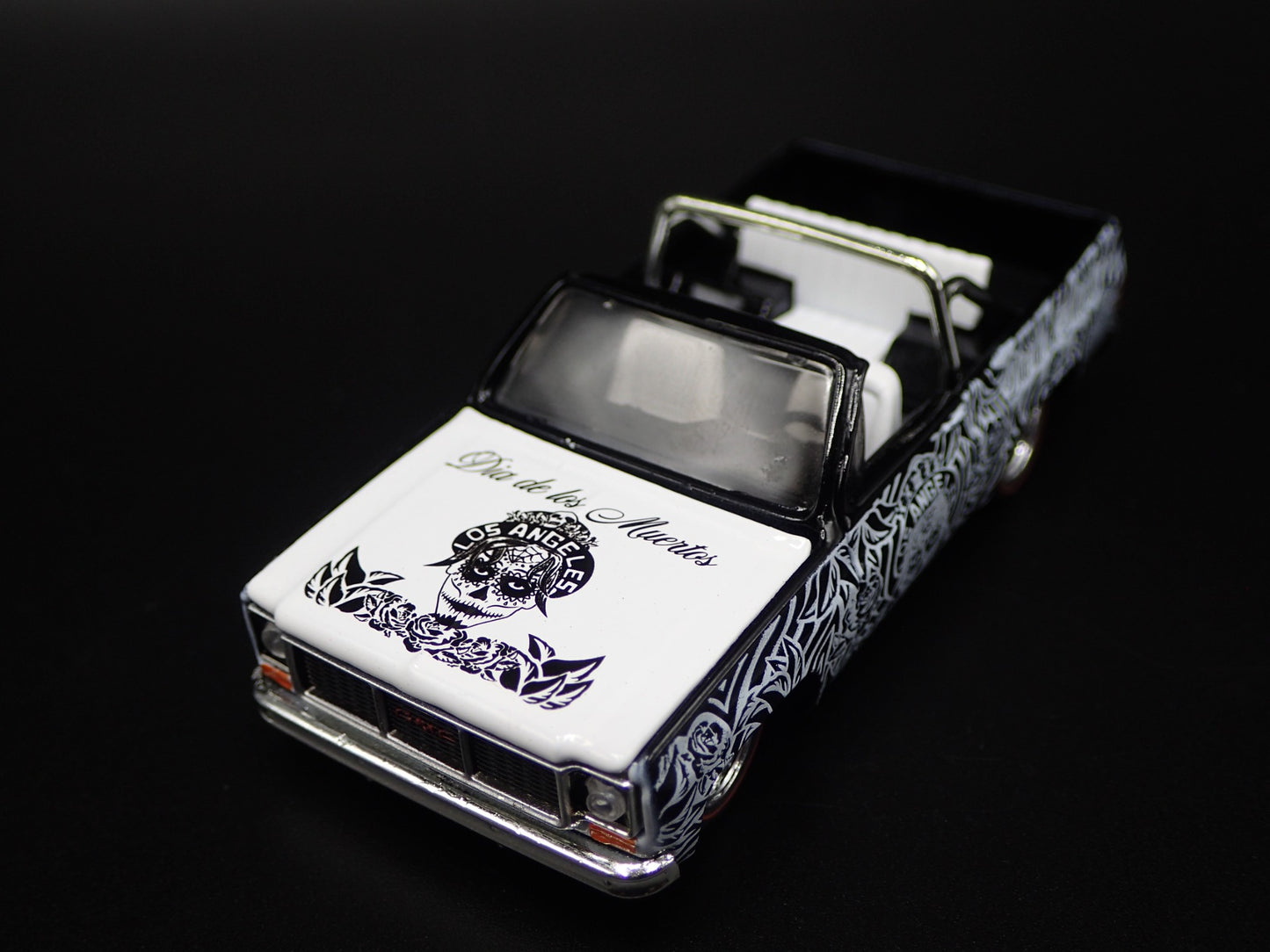 1973 73 GMC JIMMY SIERRA DIAS DE LOS MUERTOS SQUARE 1/64 SCALE DIECAST MODEL CAR