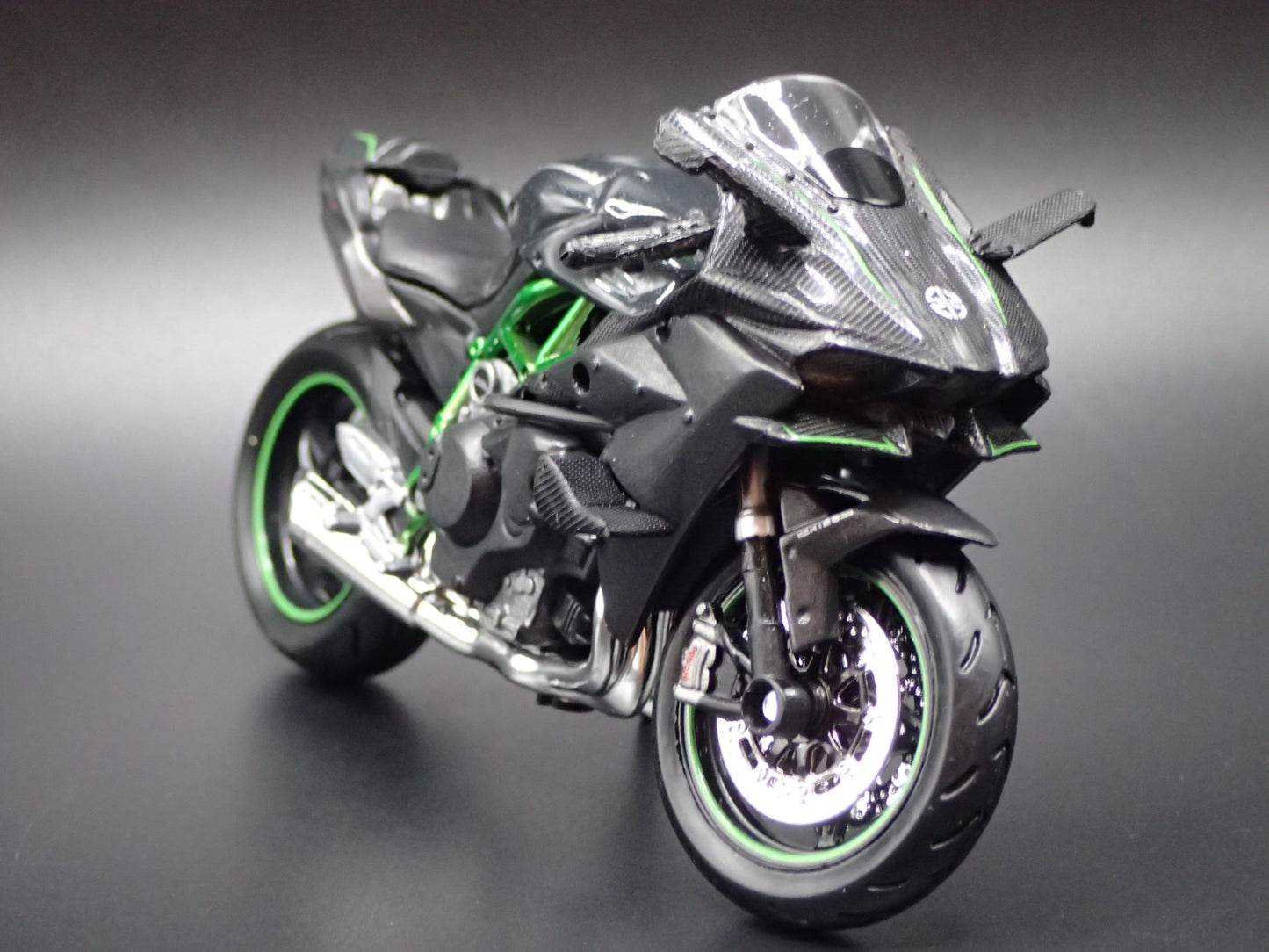 KAWASAKI NINJA H 2R BIKE MOTORCYCLE BLACK 1/18 SCALE DIORAMA DIECAST MODEL BIKE