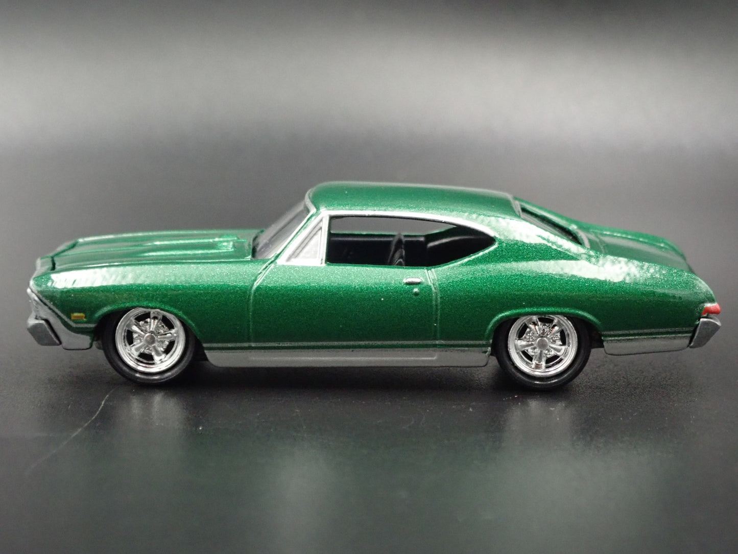 1968 68 CHEVY CHEVROLET CHEVELLE GREEN 1:64 SCALE DIORAMA DIECAST MODEL CAR