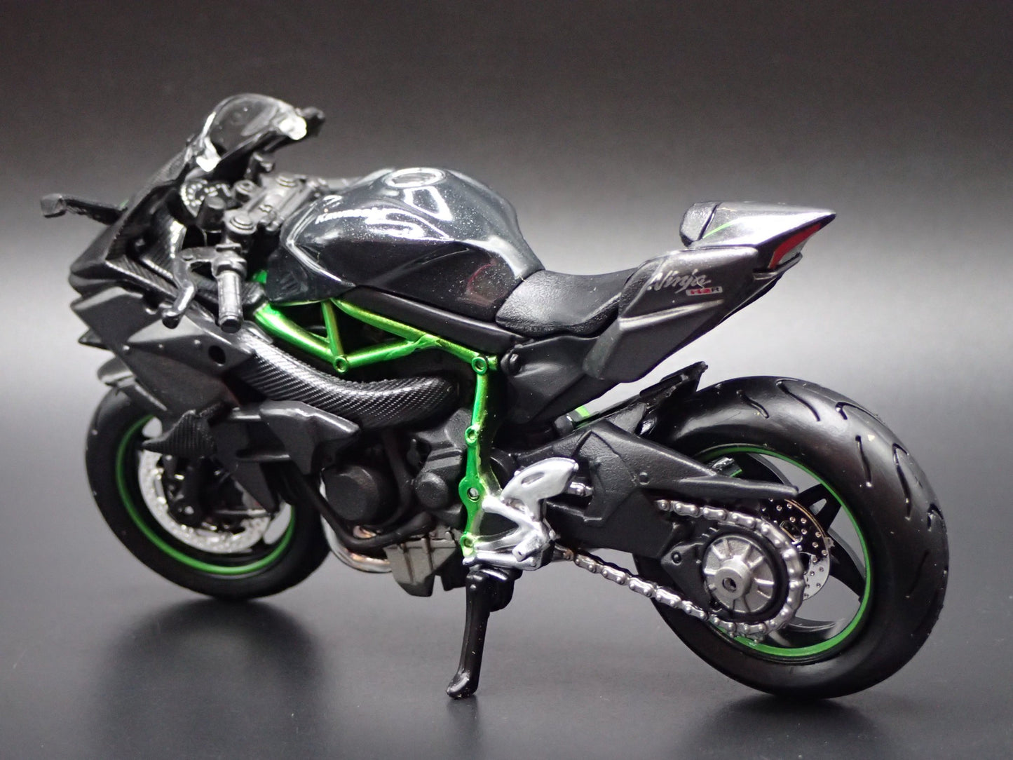 KAWASAKI NINJA H 2R BIKE MOTORCYCLE BLACK 1/18 SCALE DIORAMA DIECAST MODEL BIKE