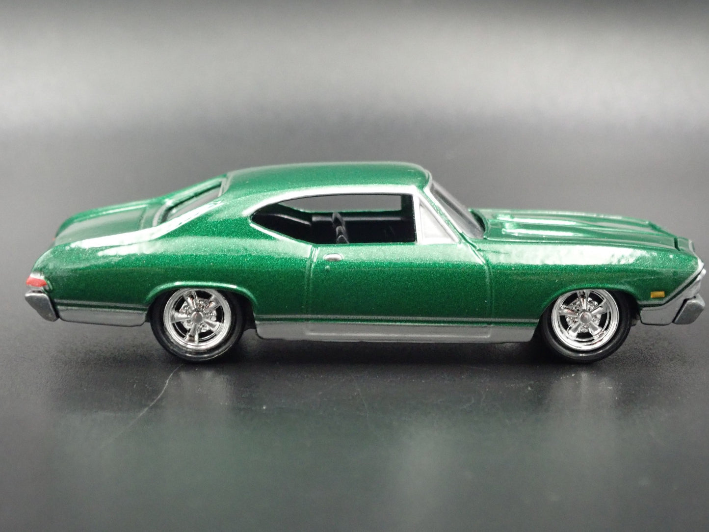 1968 68 CHEVY CHEVROLET CHEVELLE GREEN 1:64 SCALE DIORAMA DIECAST MODEL CAR