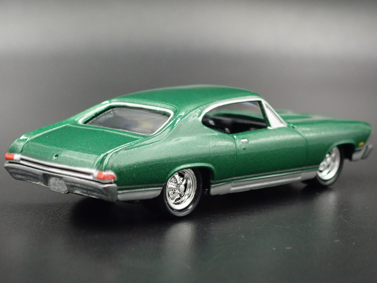 1968 68 CHEVY CHEVROLET CHEVELLE GREEN 1:64 SCALE DIORAMA DIECAST MODEL CAR