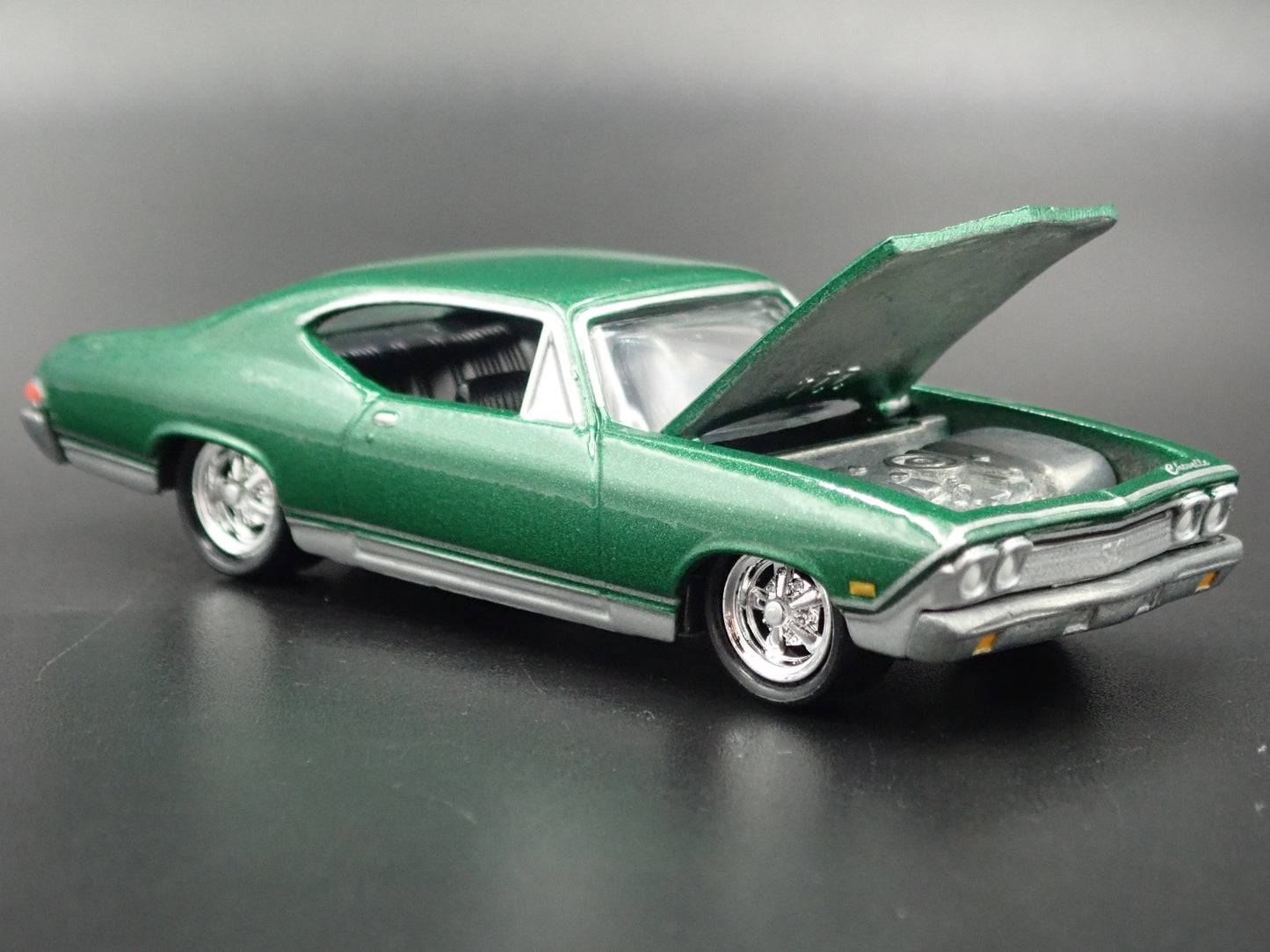 1968 68 CHEVY CHEVROLET CHEVELLE GREEN 1:64 SCALE DIORAMA DIECAST MODEL CAR