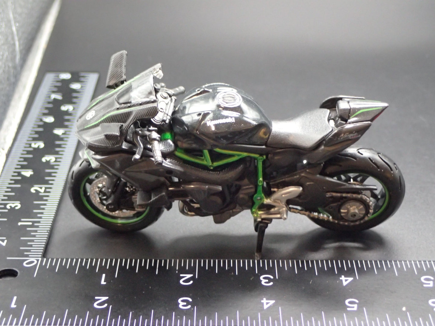 KAWASAKI NINJA H 2R BIKE MOTORCYCLE BLACK 1/18 SCALE DIORAMA DIECAST MODEL BIKE