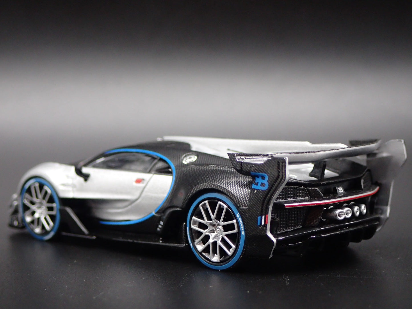 2015 BUGATTI VISION GRAN TURISMO SUPER CAR 1:64 SCALE DIORAMA DIECAST MODEL CAR