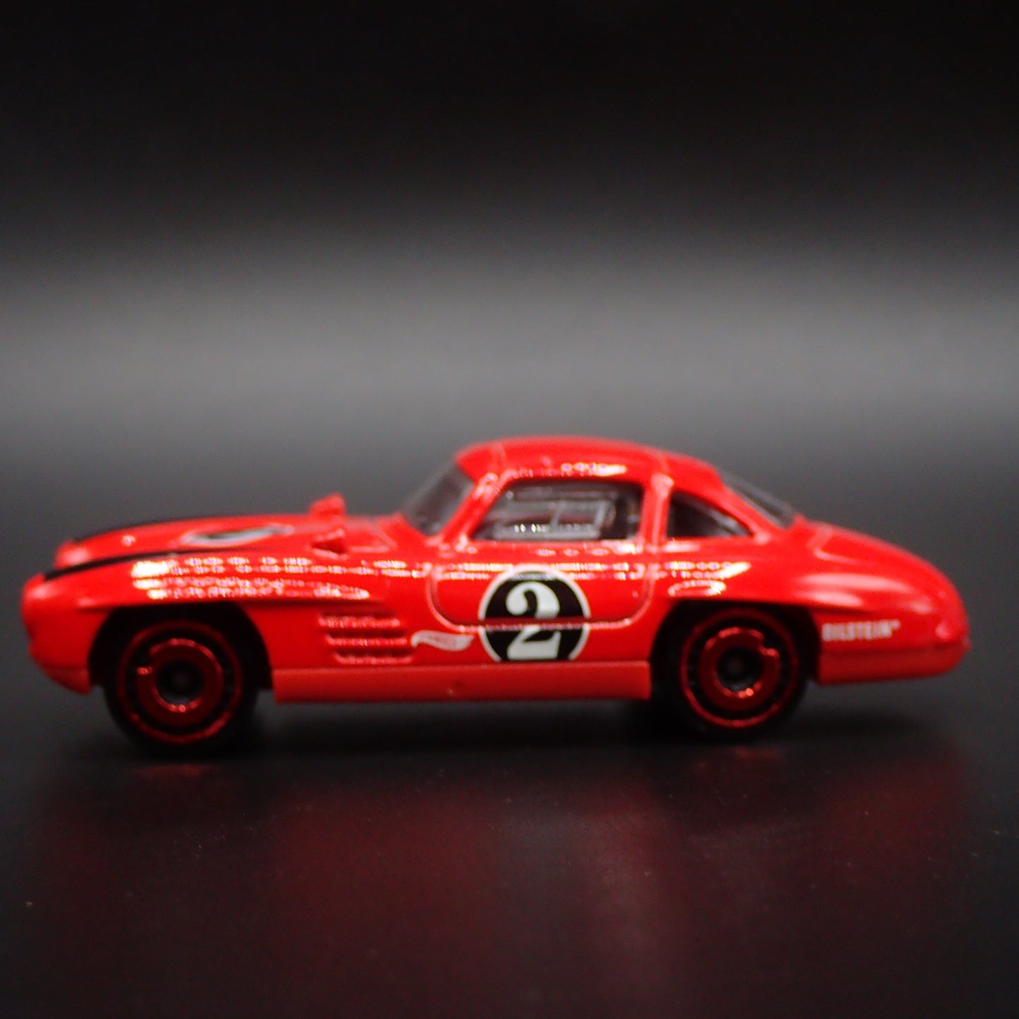 1954-1957 MERCEDES-BENZ 300 SL 1:64 SCALE COLLECTIBLE DIORAMA DIECAST MODEL CAR