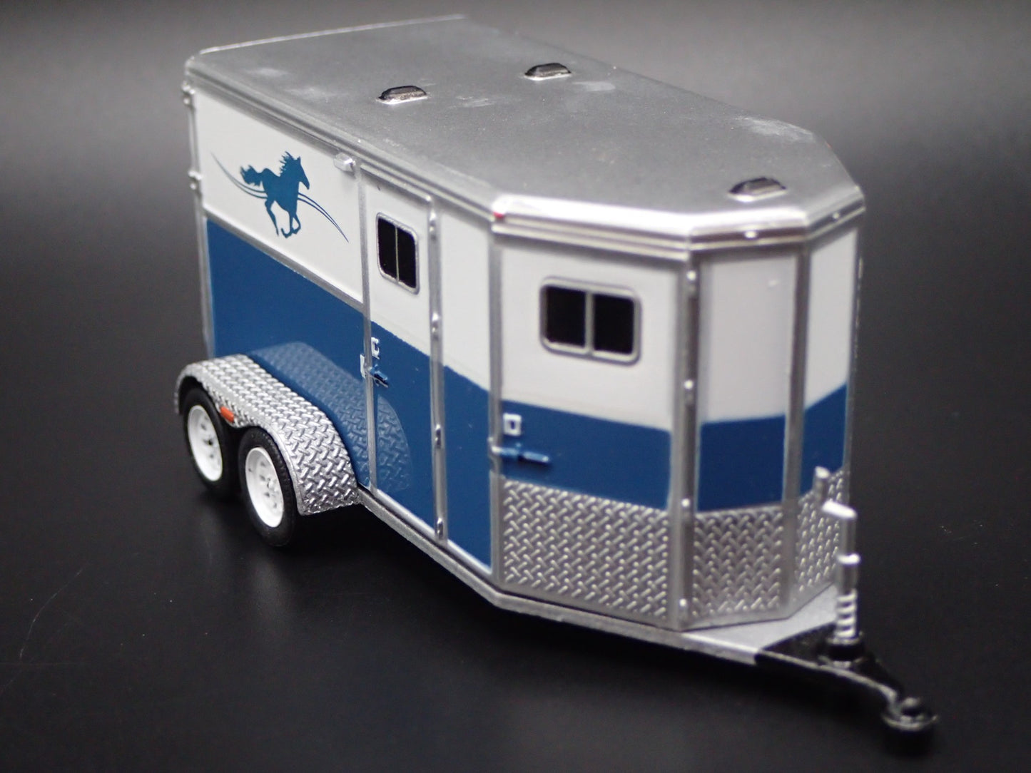 HORSE TRAILER W/ HITCH RARE 1/64 SCALE GREEN MACHINE DIORAMA DIECAST MODEL CAR