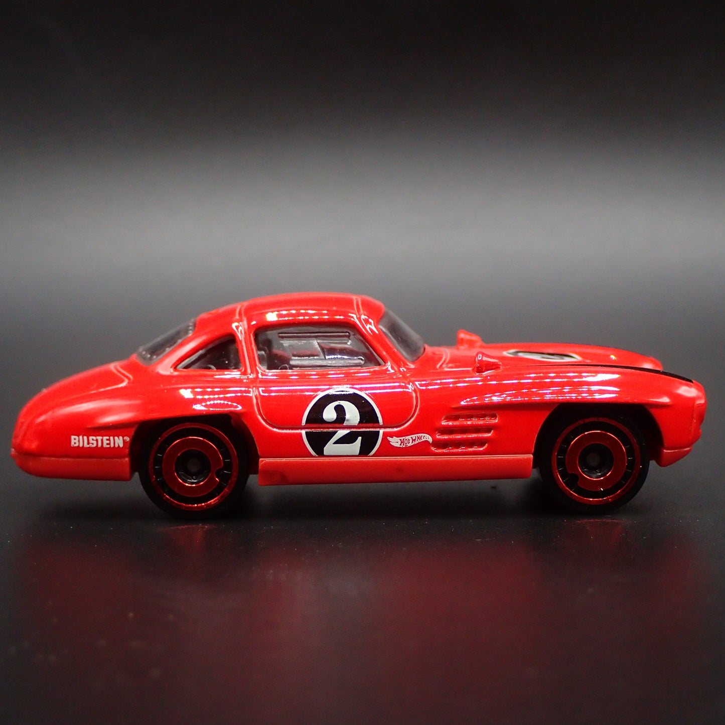 1954-1957 MERCEDES-BENZ 300 SL 1:64 SCALE COLLECTIBLE DIORAMA DIECAST MODEL CAR