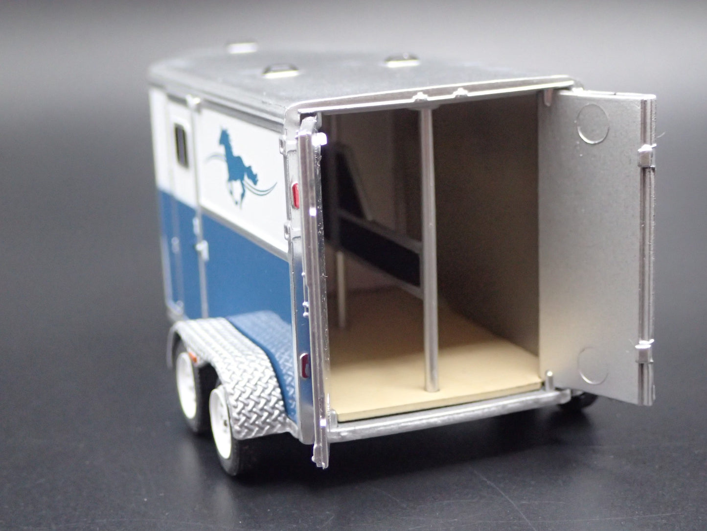 HORSE TRAILER W/ HITCH RARE 1/64 SCALE GREEN MACHINE DIORAMA DIECAST MODEL CAR