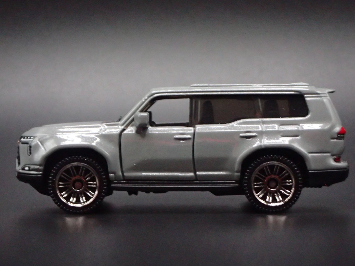 2024-2025 LEXUS GX SUV GRAY 1/64 SCALE COLLECTIBLE DIORAMA DIECAST MODEL CAR