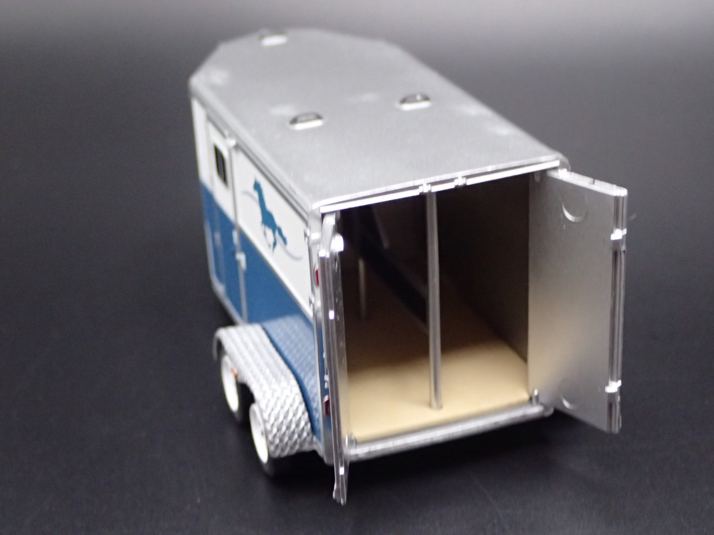 HORSE TRAILER W/ HITCH RARE 1/64 SCALE GREEN MACHINE DIORAMA DIECAST MODEL CAR