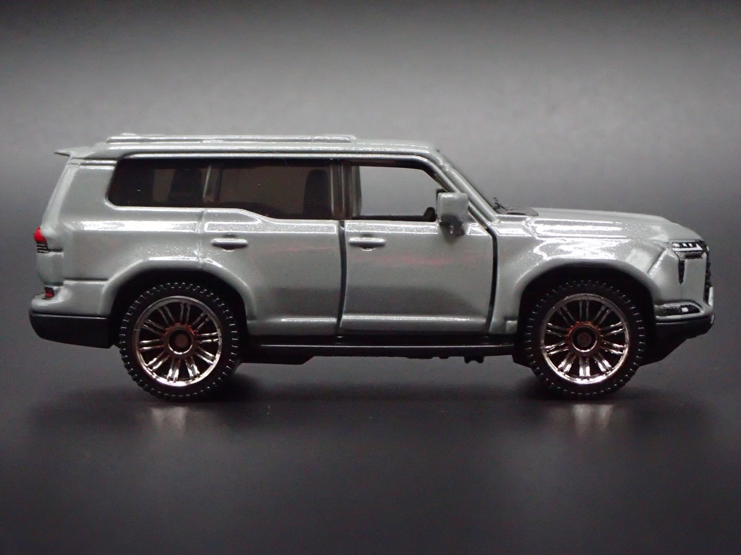 2024-2025 LEXUS GX SUV GRAY 1/64 SCALE COLLECTIBLE DIORAMA DIECAST MODEL CAR