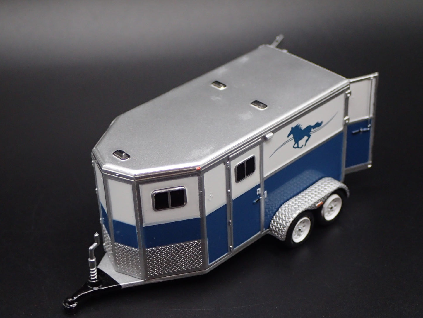 HORSE TRAILER W/ HITCH RARE 1/64 SCALE GREEN MACHINE DIORAMA DIECAST MODEL CAR