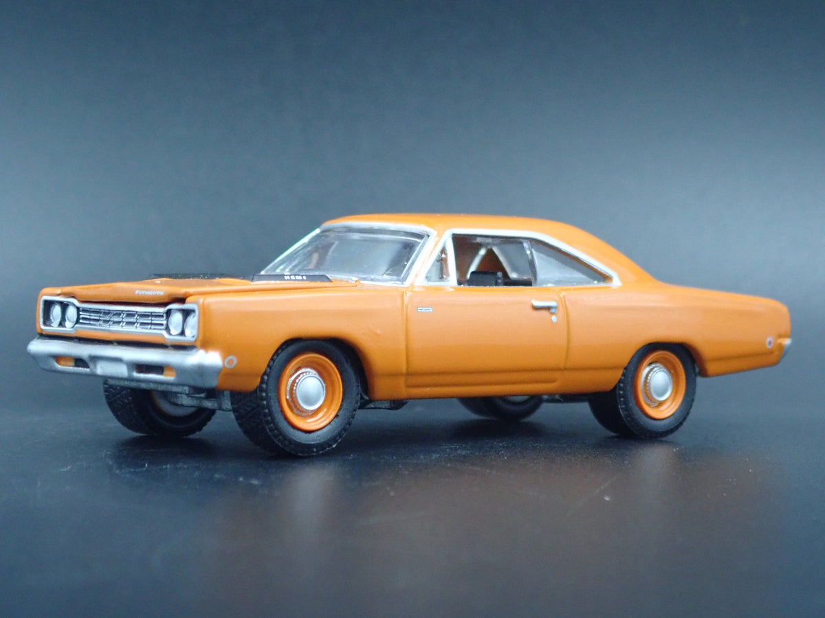 1968 68 PLYMOUTH ROAD RUNNER HEMI RARE 1:64 SCALE DIORAMA DIECAST MODEL CAR-Burning Rubber Toy Company
