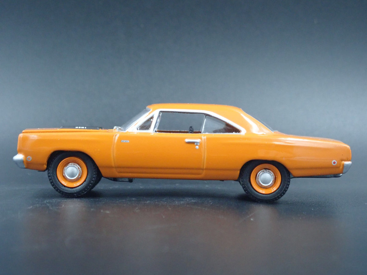 1968 68 PLYMOUTH ROAD RUNNER HEMI RARE 1:64 SCALE DIORAMA DIECAST MODEL CAR-Burning Rubber Toy Company