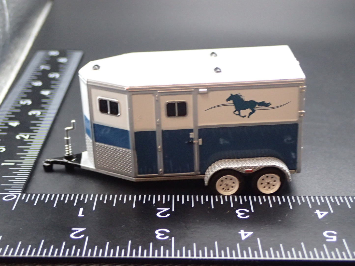 HORSE TRAILER W/ HITCH RARE 1/64 SCALE GREEN MACHINE DIORAMA DIECAST MODEL CAR