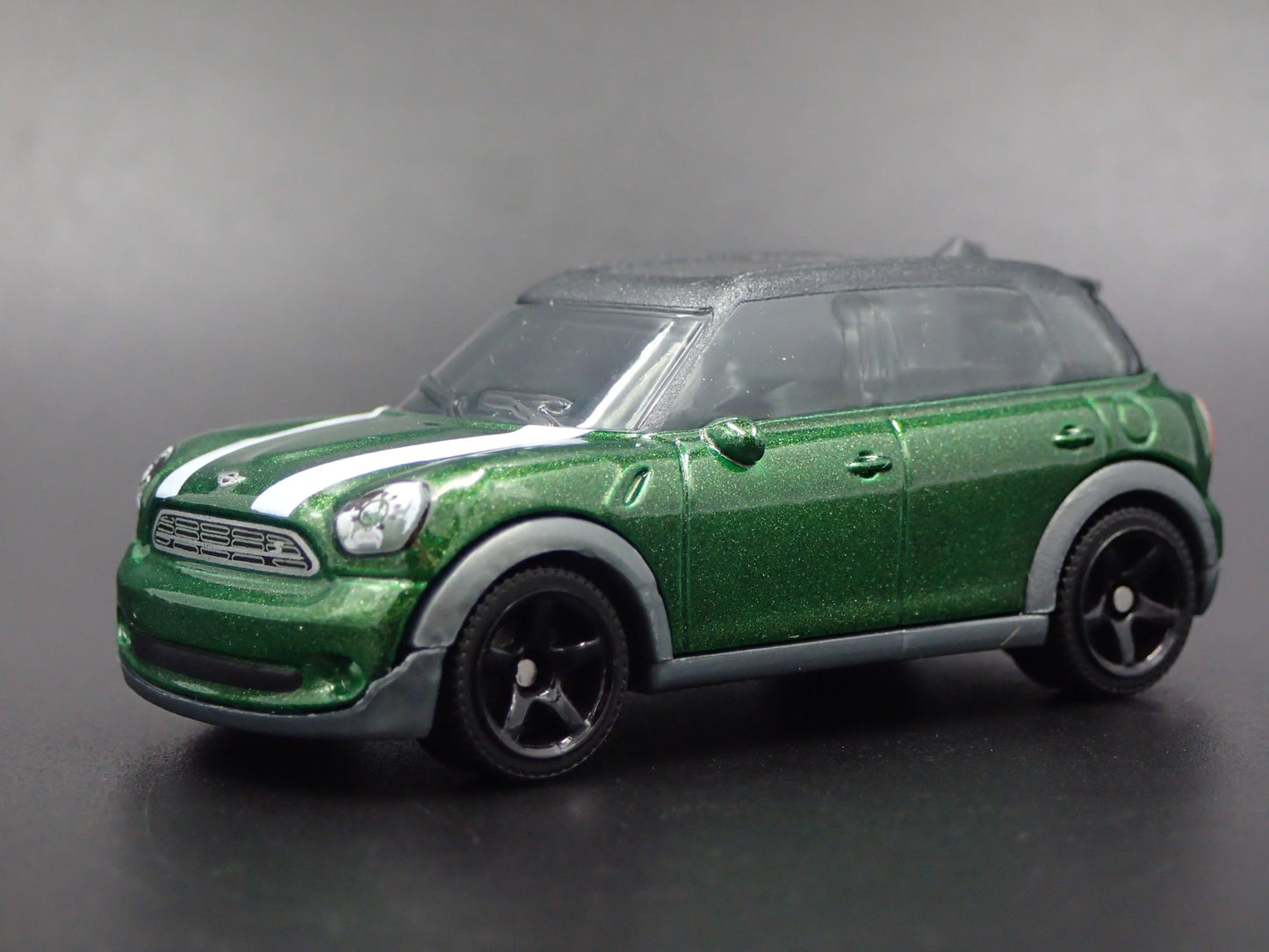 2010-2016 MINI COOPER COUNTRYMAN GREEN 1:64 SCALE DIORAMA DIECAST MODEL CAR