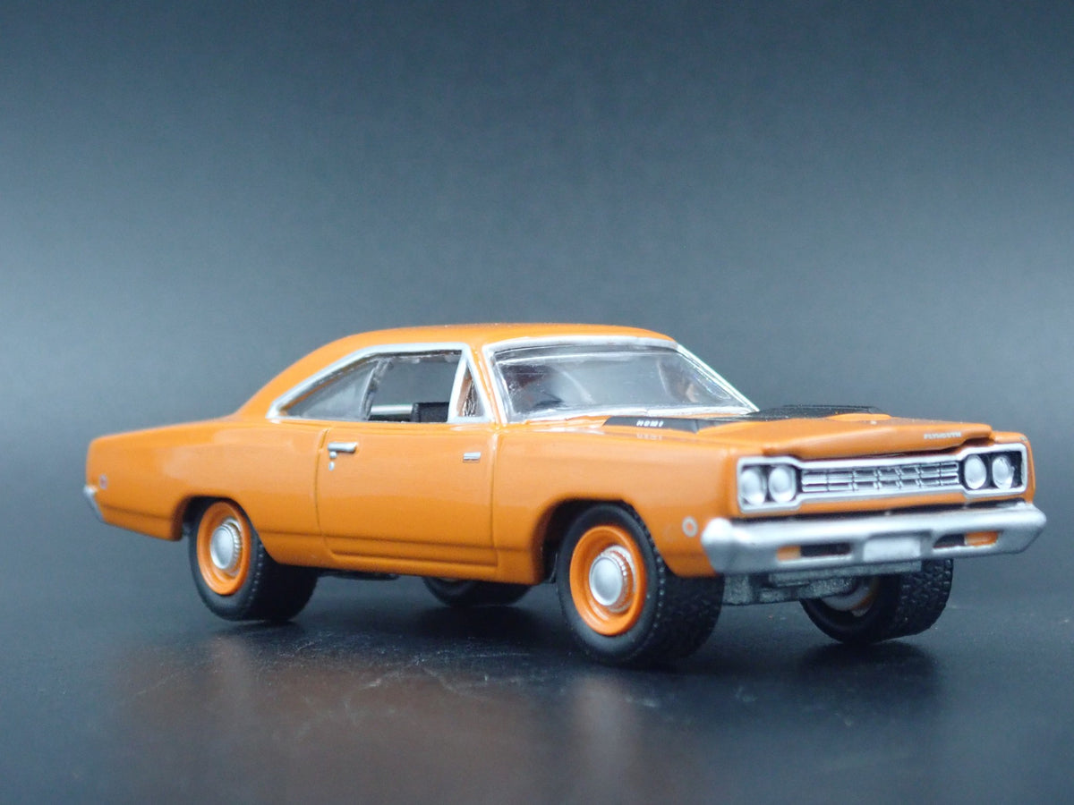 1968 68 PLYMOUTH ROAD RUNNER HEMI RARE 1:64 SCALE DIORAMA DIECAST MODEL CAR-Burning Rubber Toy Company