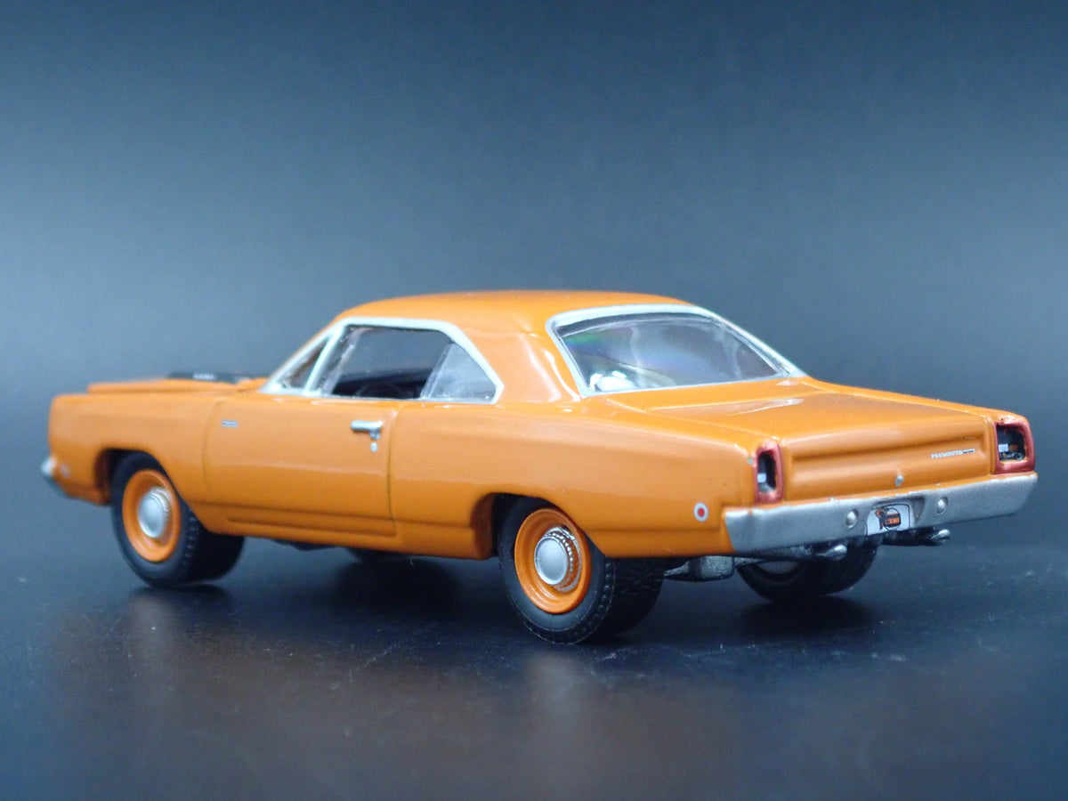 1968 68 PLYMOUTH ROAD RUNNER HEMI RARE 1:64 SCALE DIORAMA DIECAST MODEL CAR-Burning Rubber Toy Company