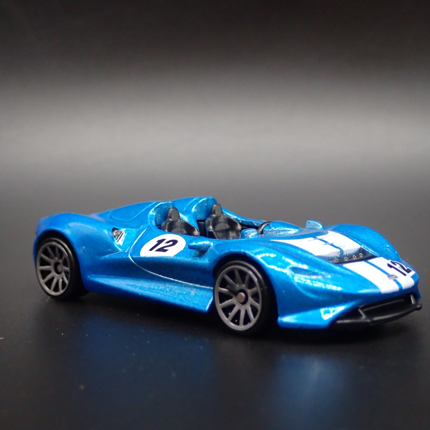 2020 20 MCLAREN ELVA SUPER CAR 1:64 SCALE COLLECTIBLE DIORAMA DIECAST MODEL CAR