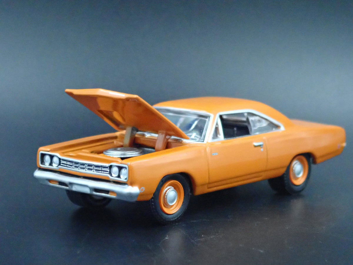 1968 68 PLYMOUTH ROAD RUNNER HEMI RARE 1:64 SCALE DIORAMA DIECAST MODEL CAR-Burning Rubber Toy Company